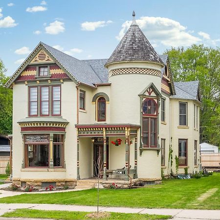 Moulin Rouge House Bed And Breakfast Mankato Esterno foto
