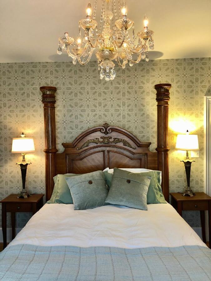 Moulin Rouge House Bed And Breakfast Mankato Esterno foto