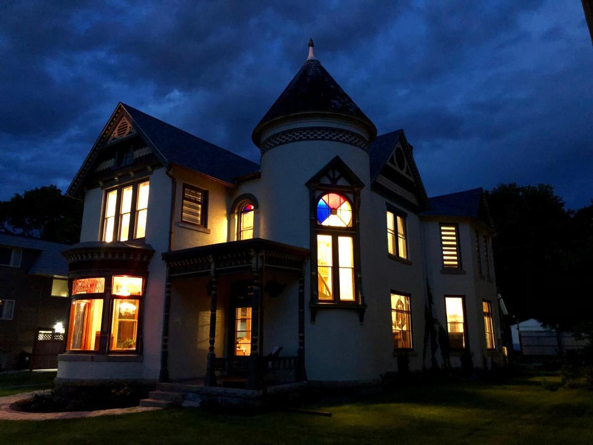 Moulin Rouge House Bed And Breakfast Mankato Esterno foto