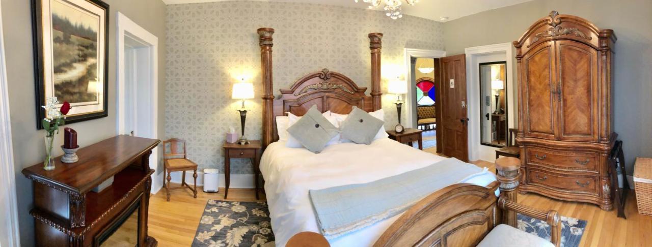 Moulin Rouge House Bed And Breakfast Mankato Esterno foto
